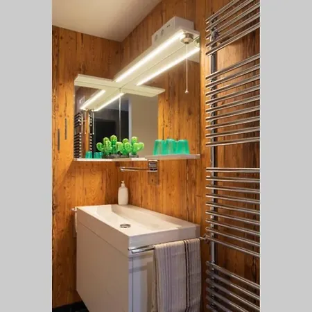 Modern Apartment, 10 Min. Away From Hbf Apartment *