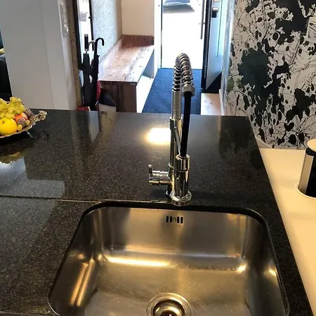 Daire Modern Apartment, 10 Min. Away From Hbf