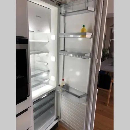 Modern Apartment, 10 Min. Away From Hbf Daire